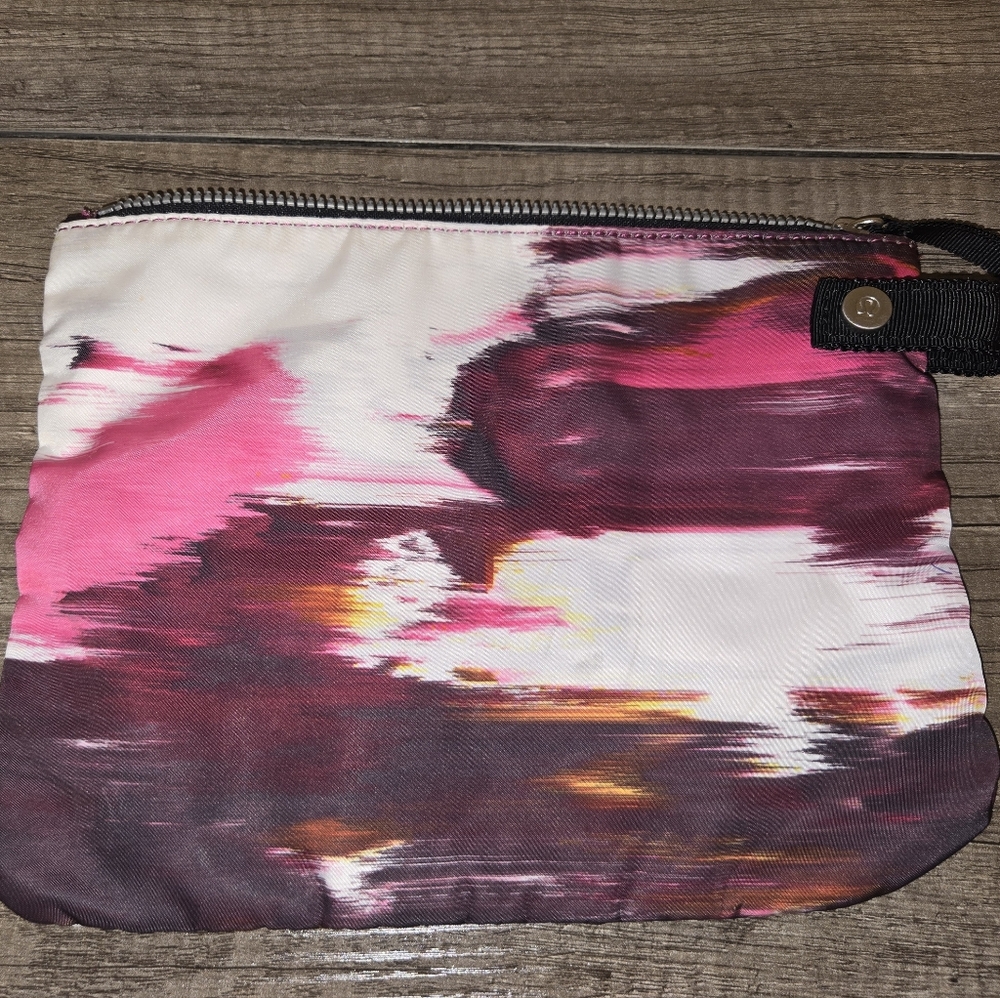 ✨ Lululemon Rare Vintage "Manifesto" Print Clutch ✨